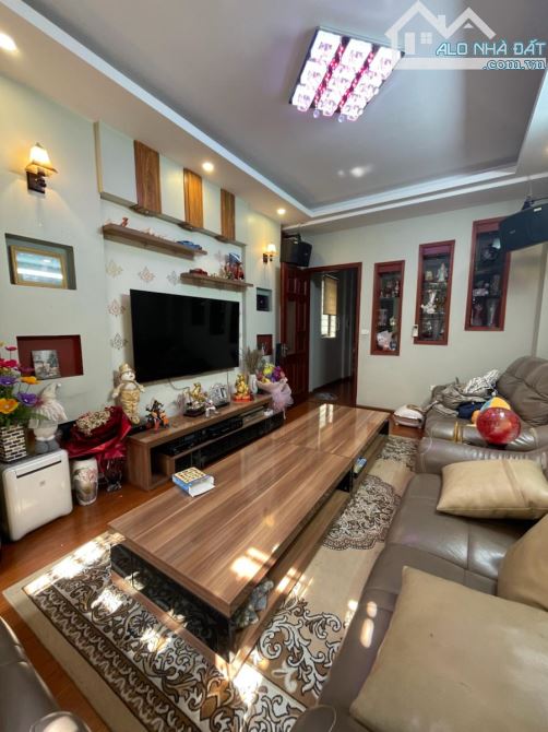 CHÍNH CHỦ BÁN GẤP NHÀ HÀO NAM GẦN PHỐ LÔ GÓC - NỘI THẤT XỊN SÒ - NGÕ NÔNG - 5 M Ô TÔ TRÁNH