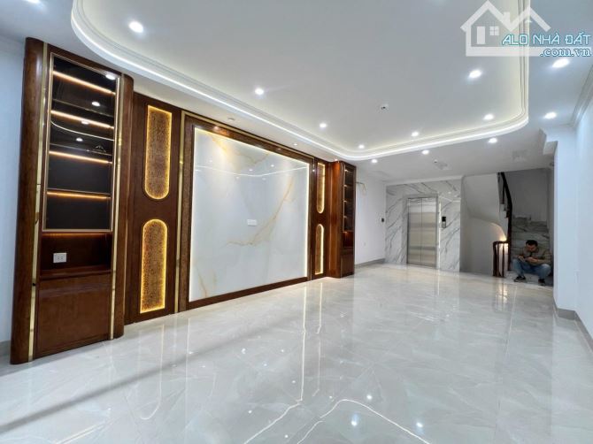 21 Tỷ Hơn! Bán Nhà Trần Quốc Hoàn- Cầu Giấy-Phân Lô- Ô tô - KD - 50M2 - 7 Tầng Thang Máy