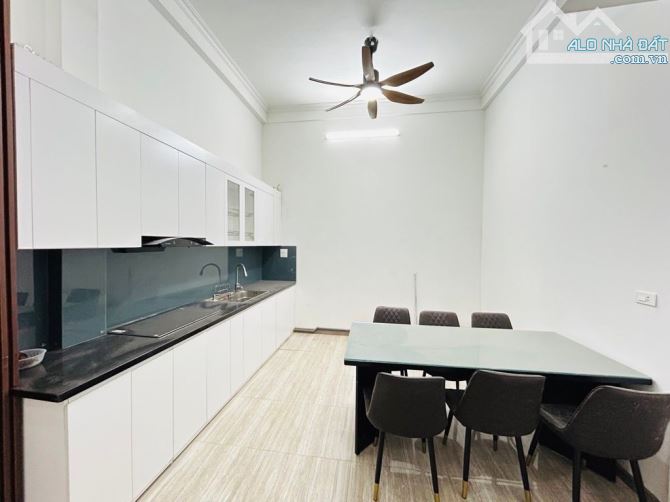 Bán nhà phố Hàng Bài 50m² 3 phòng ngủ Ô tô đỗ Ở sướng chỉ 4,65 tỷ