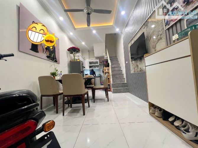 Phố Yên Lãng | 43m² × 5 tầng | Giá 8 tỷ 200 Khu dân trí cao, môi trường sống sạch sẽ