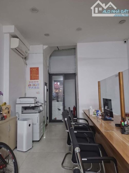 Hiếm mp cầu giấy 40m 7 tầng giá 3x tỷ nhanh thì còn