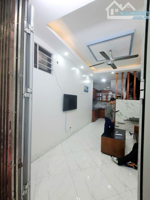 7.1 TỶ-34M2-4 TẦNG LÔ GÓC-1 NHÀ RA Ô TÔ-TAM TRINH-HOÀNG MAI