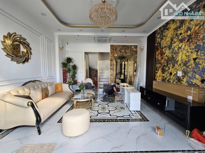 Bán căn hộ dịch vụ chung cư mini Hoàng Mai, Trương Định, 70m2 x 7 tầng, MT 5,5m, GIá: 19,9