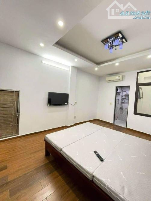 Bán nhà Thái Thịnh, siêu hiếm, 15m ra mặt phố, 50m2, dân xây còn đẹp, chào 11 tỷ 9