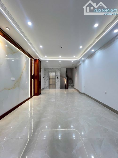 TRẦN QUỐC HOÀN – 40M2 – 7 TẦNG – GARA, Ô TÔ VÀO NHÀ – THANG MÁY – PHÂN LÔ – 21.7 TỶ