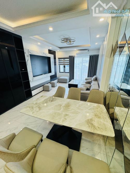 BÁN NHÀ CẦU GIẤY OTO QUA OTO TRÁNH 10m DT36m2*7T THANG MÁY MỚI. 12 TỶ