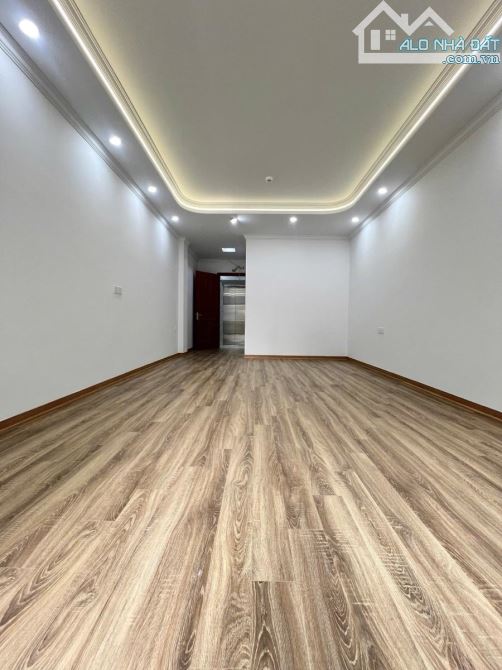 21 Tỷ Hơn! Bán Nhà Trần Quốc Hoàn- Cầu Giấy-Phân Lô- Ô tô - KD - 50M2 - 7 Tầng Thang Máy