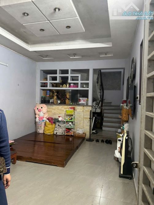 CHỈ 8,65 TỶ CÓ NGAY NHÀ CẦU GIẤY Ở NGAY CHO VỢ CHỒNG TRẺ, CHỢ TRƯỜNG NGAY NHÀ, DÂN TRÍ CAO