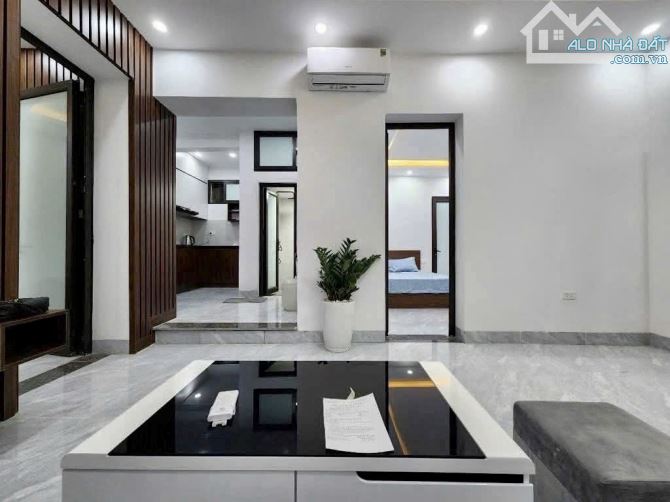 Phố Đặng Tiến Đông 46m × 5 tầng Giá 8 tỷ 650