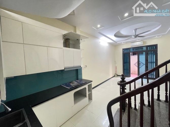 Anh Sơn nhờ bán gấp căn nhà Ngọc hồi dt 45m 6 tầng