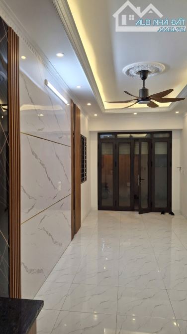 Bán Nhà 5 Tầng 36M Lô Góc Nam Dư - Lĩnh Nam gần phố, ngõ nông đẹp chỉ 7.1 Tỷ(TL)