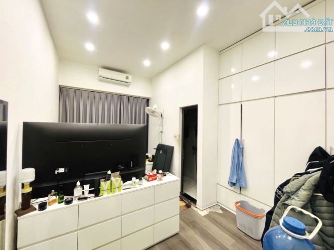 Trung tâm Tây Hồ, chốn an yên trong phố. Đường rộng thoáng, giao thông kết nối trung tâm.