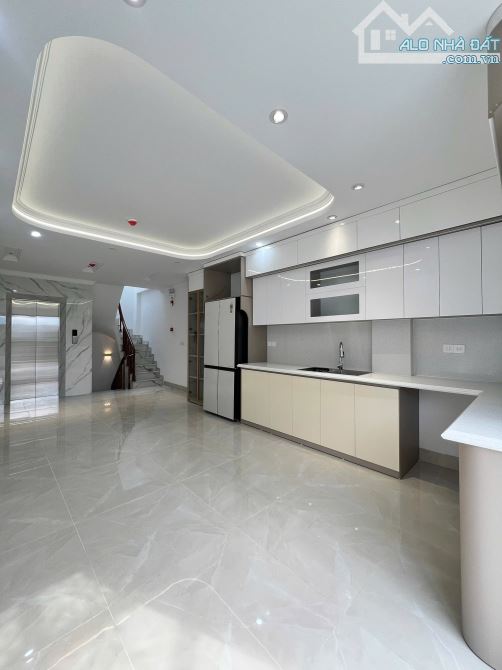 TRẦN QUỐC HOÀN – 40M2 – 7 TẦNG – GARA, Ô TÔ VÀO NHÀ – THANG MÁY – PHÂN LÔ – 21.7 TỶ