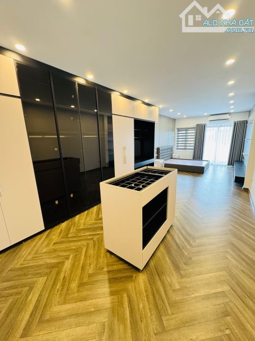 BÁN NHÀ CẦU GIẤY OTO QUA OTO TRÁNH 10m DT36m2*7T THANG MÁY MỚI. 12 TỶ