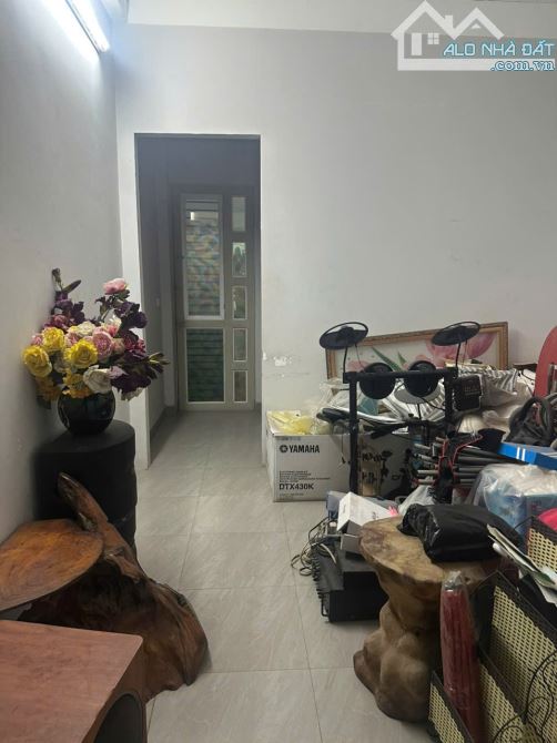 CHỈ 8,65 TỶ CÓ NGAY NHÀ CẦU GIẤY Ở NGAY CHO VỢ CHỒNG TRẺ, CHỢ TRƯỜNG NGAY NHÀ, DÂN TRÍ CAO