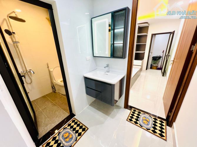 TẬP THỂ TẦNG 1 - NGUYỄN TRÃI, NHÀ ĐẸP, NGÕ Ô TÔ TRÁNH, KINH DOANH ĐỈNH, 2 THOÁNG, 2 NGỦ