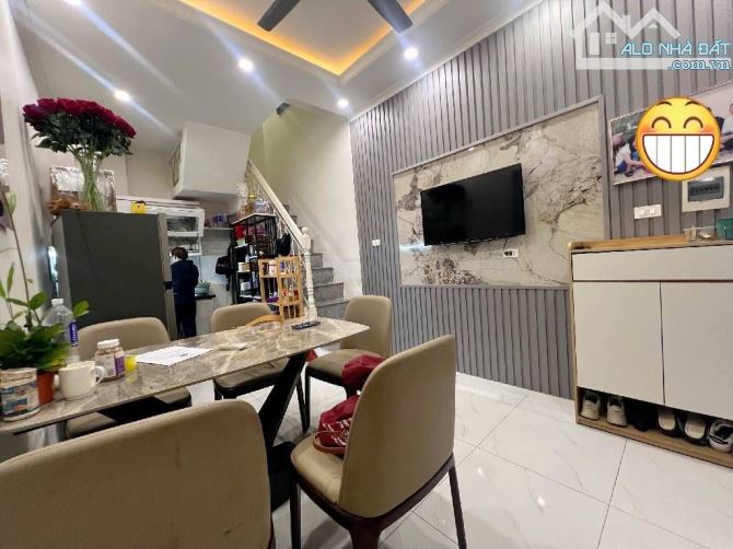 Phố Yên Lãng | 43m² × 5 tầng | Giá 8 tỷ 200 Khu dân trí cao, môi trường sống sạch sẽ