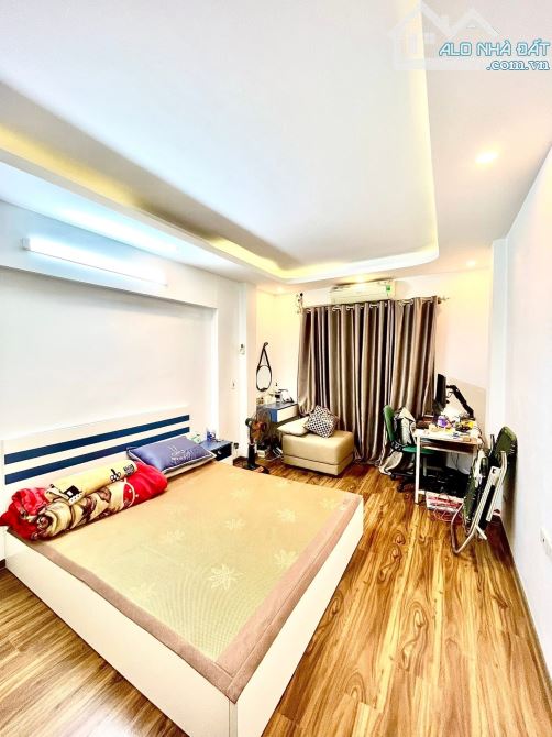 Bán nhà Bùi Xương Trạch - Thanh Xuân - Ngõ nông - Gần Ôtô - 35m2*4T