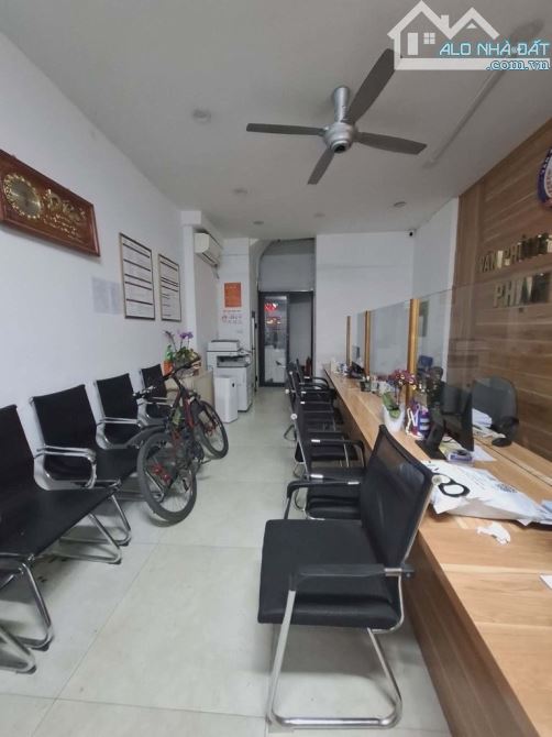 Hiếm mp cầu giấy 40m 7 tầng giá 3x tỷ nhanh thì còn