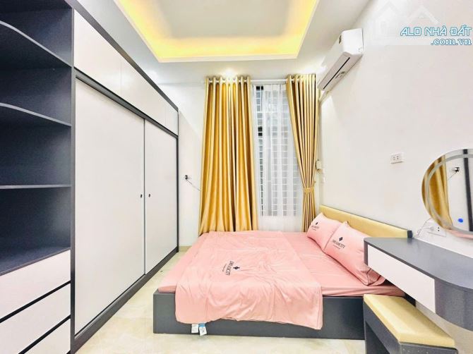 Bán gấp nhà Giáp Bát- nhà đẹp,bay nhanh, cách mặt phố 20m 6,5 tỷ, 25m2, 3PN, 2WC