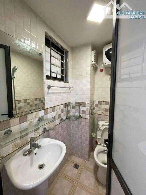 Bán nhà Thái Thịnh, siêu hiếm, 15m ra mặt phố, 50m2, dân xây còn đẹp, chào 11 tỷ 9