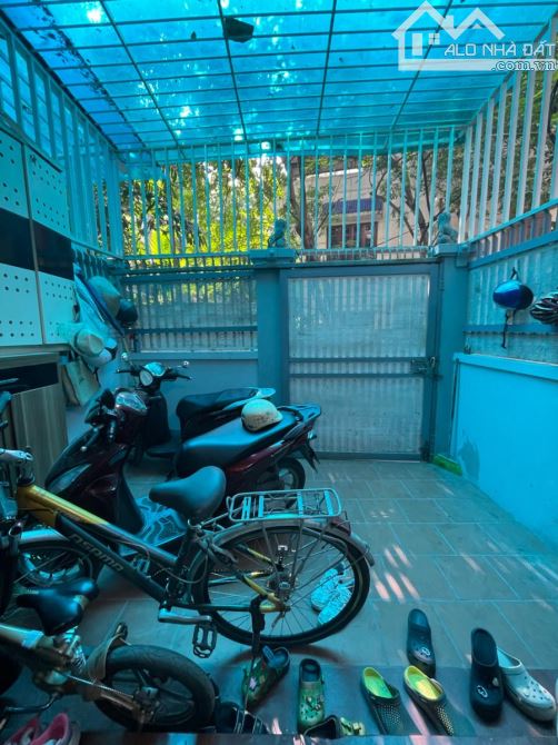 CHÍNH CHỦ BÁN GẤP NHÀ HÀO NAM GẦN PHỐ LÔ GÓC - NỘI THẤT XỊN SÒ - NGÕ NÔNG - 5 M Ô TÔ TRÁNH