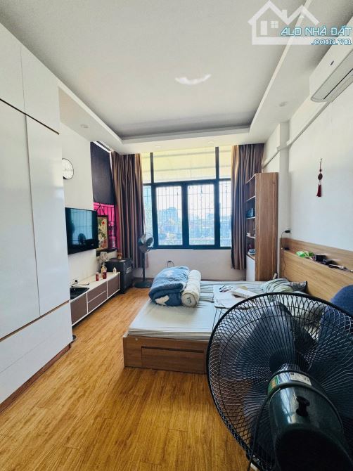 BÙI HUY BÍCH 5 TẦNG - 3PN – PHÂN LÔ - Ô TÔ ĐỖ CỬA - CHÀO 11 ĐỒNG.