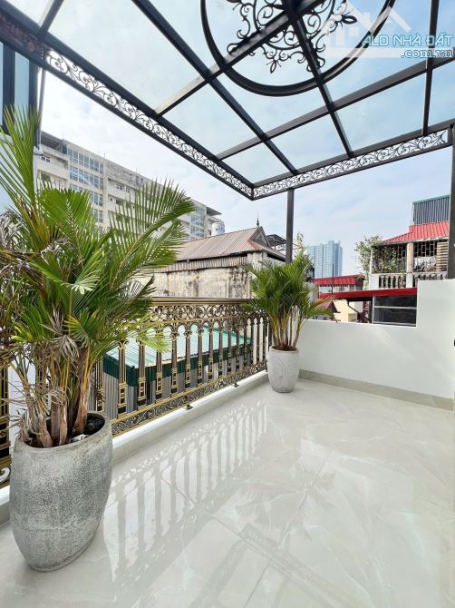 TRẦN QUỐC HOÀN – 40M2 – 7 TẦNG – GARA, Ô TÔ VÀO NHÀ – THANG MÁY – PHÂN LÔ – 21.7 TỶ