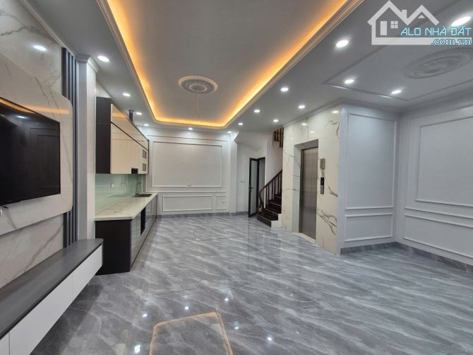 Nhà mới Ngọc Hồi - Giải Phóng DT 79m2, ô tô đỗ cách nhà 10m, thang máy, giá nhỉnh 9 tỷ