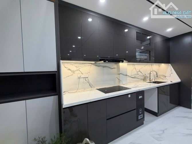 Bán nhà Nguyễn Thái Học, 62m2, 6 tầng, mặt tiền 5.5m, 29.9 tỷ, kinh doanh homestay