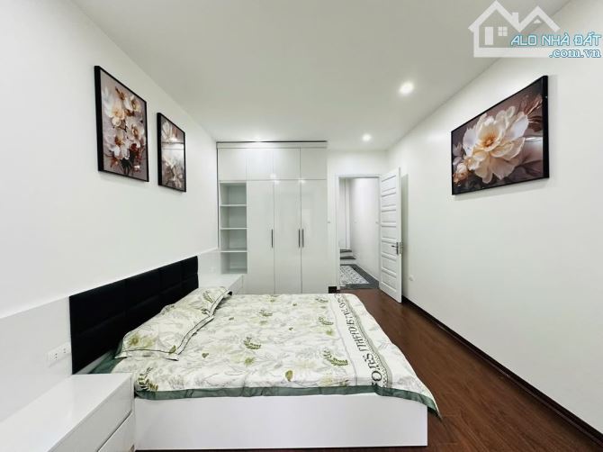 HIẾM PHÂN KHÚC 7₫ CẦU GIẤY - 35m2 THOÁNG TRƯỚC SAU - 80m RA PHỐ - NHÀ ĐẸP FULL NỘI THẤT