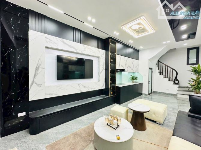 Hiếm! 7 Tỷ Hơn Bán Nhà Võ Chí Công Cầu Giấy- Gần Phố-2 Thoáng- Ngõ Thông- 35M2 -5 Tầng