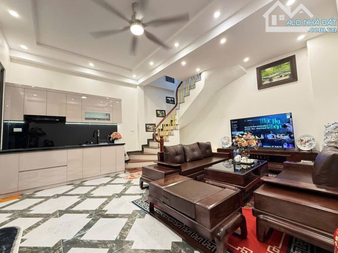 Bán nhà dân xây Kim Ngưu - HBT- lô góc - oto vào nhà- 5 tầng mới - 30m ra phố - 13.68 tỷ