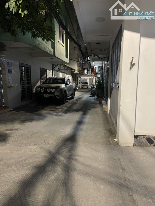 Hoa hậu Lô góc Khu Phân Lô ĐỀN LỪ - TÂN MAI 55m2 - mặt tiền 5m1, Oto tránh dừng đỗ !