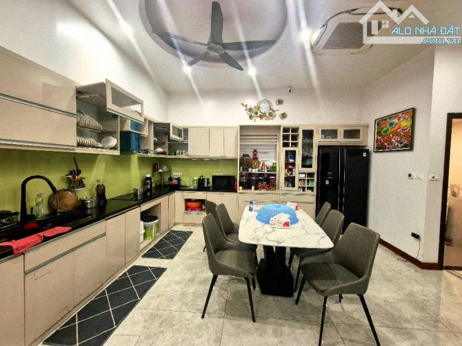 Bán nhà Trịnh Đình Cửu 105m², ô chờ thang máy, gần phố, giá 20,2 tỷ