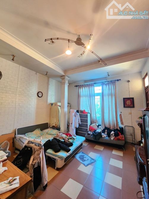 Bán nhà Giáp Bát 38m2 nhà đẹp ngõ to rộng cách oto vài bước 8.3 tỷ