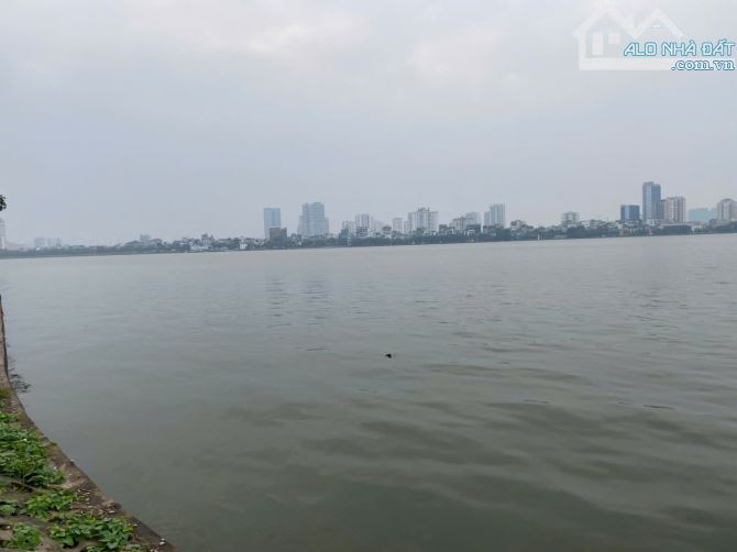 Cần bán gấp nhà 5 tầng DT to mặt tiền rộng ở gần Lotte LẠC LONG QUÂN gần công viên nướcTây