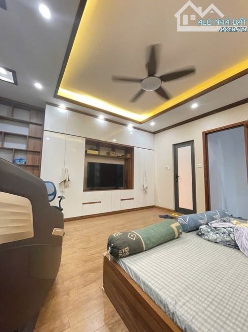 Bán nhà phố Đặng Tiến Đông DT38m, 5 Tầng, Cách phố 20m, Sổ đẹp, giá nhỉnh 11 tỷ.