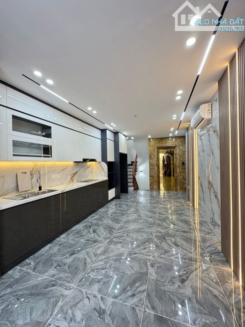 BÁN NHÀ PHỐ TÂN MAI – PHÂN LÔ – Ô TÔ TRÁNH TRƯỚC NHÀ -6 TẦNG THANG MÁY - Ô TÔ VÀO NHÀ -