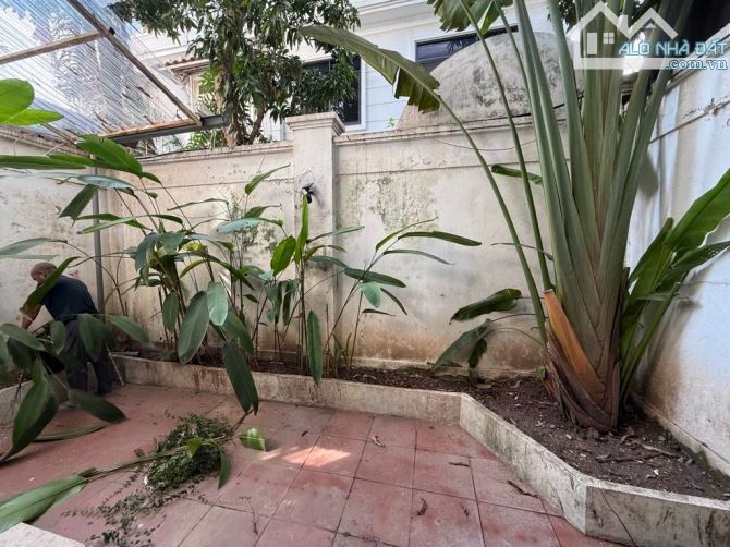 - Bán nhà Khu Đô Thị Cipucha Tây Hồ 126m2 mặt tiền 6m, khu Vip giới thượng lưu. Giá 4x tỷ