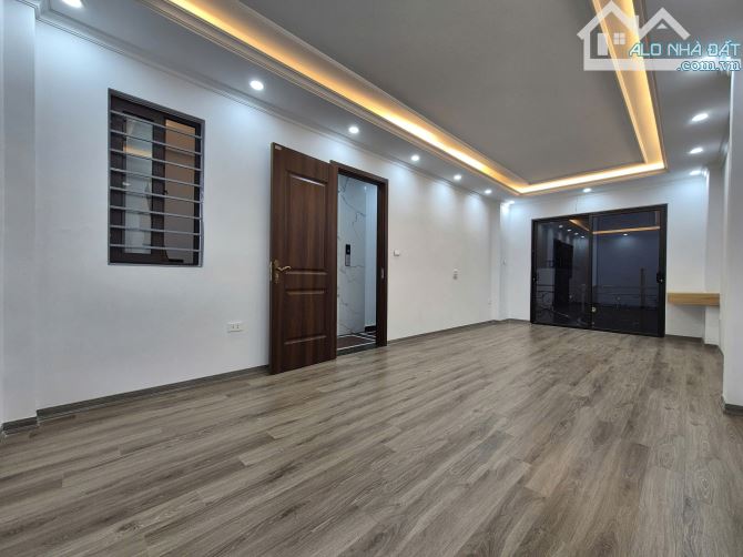 Nhà mới Ngọc Hồi - Giải Phóng DT 79m2, ô tô đỗ cách nhà 10m, thang máy, giá nhỉnh 9 tỷ