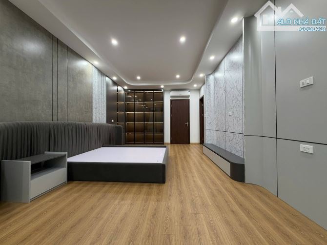 Bán nhà Nguyễn Thái Học, 62m2, 6 tầng, mặt tiền 5.5m, 29.9 tỷ, kinh doanh homestay