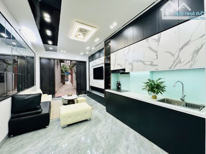 HIẾM PHÂN KHÚC 7₫ CẦU GIẤY - 35m2 THOÁNG TRƯỚC SAU - 80m RA PHỐ - NHÀ ĐẸP FULL NỘI THẤT