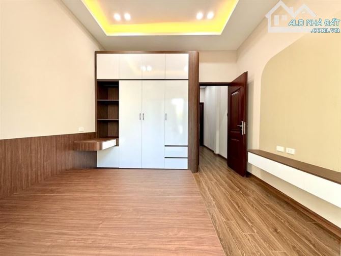 VÀI BƯỚC RA NGÃ TƯ SỞ-KHƯƠNG ĐÌNH NGÕ NÔNG