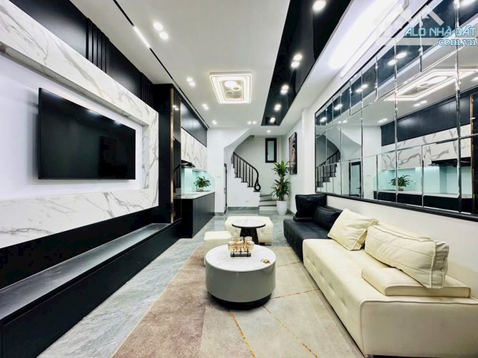 Hiếm! 7 Tỷ Hơn Bán Nhà Võ Chí Công Cầu Giấy- Gần Phố-2 Thoáng- Ngõ Thông- 35M2 -5 Tầng