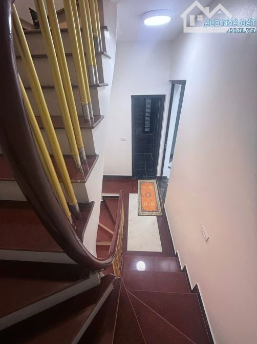 Bán nhà dân xây Kim Ngưu - HBT- lô góc - oto vào nhà- 5 tầng mới - 30m ra phố - 13.68 tỷ