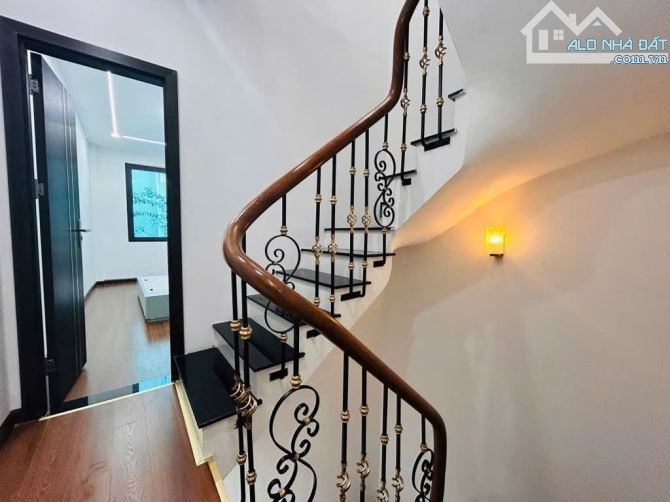 BÁN NHÀ NGUYỄN TRÃI – GẦN VINHOMES ROYAL CITY – NGÕ THÔNG – 2 THOÁNG – TẶNG FULL NỘI THẤT