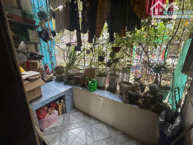 Tập thể tầng 2 mặt phố Võ Thị Sáu 120m ô tô ngay sân, 3 ngủ - 2