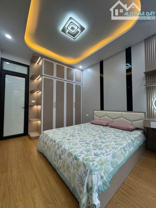 Bán nhà thanh xuân ngõ ô tô ,hoàng văn thái, mặt tiền 4m, nội thất cao cấp, giá 14 tỷ