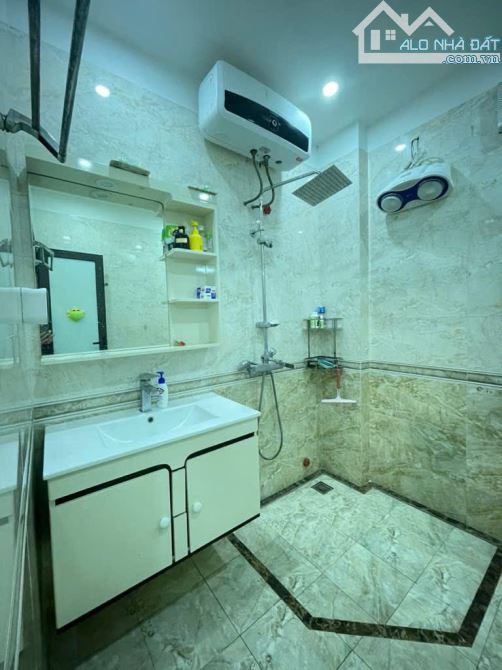 Bán nhà phố Đặng Tiến Đông DT38m, 5 Tầng, Cách phố 20m, Sổ đẹp, giá nhỉnh 11 tỷ.